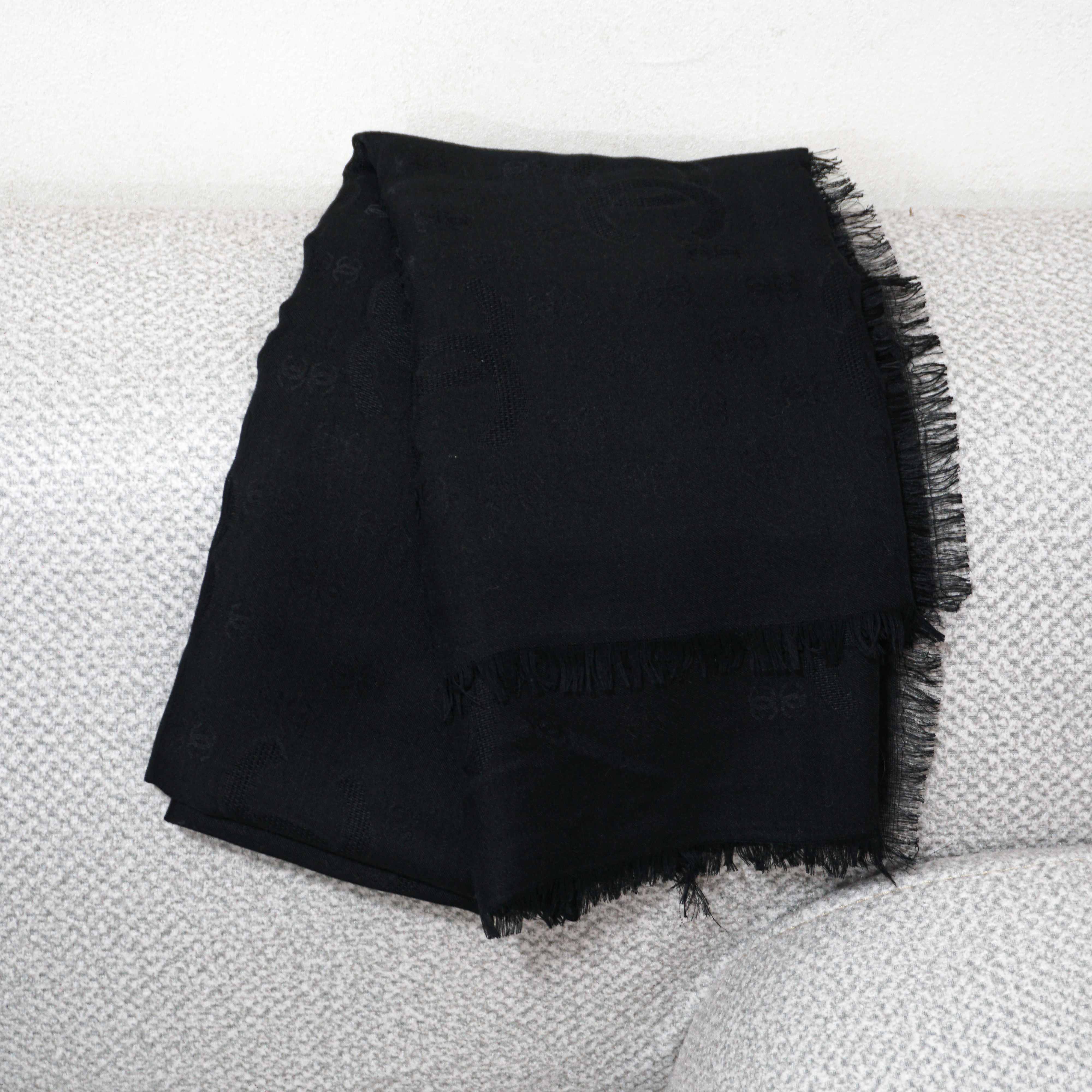 روسری زنانه ژاکارد طرح گوچی قواره 130×130 | روسری لوکس و خوش‌ایست مناسب استایل روزمره، رسمی و مجلسی